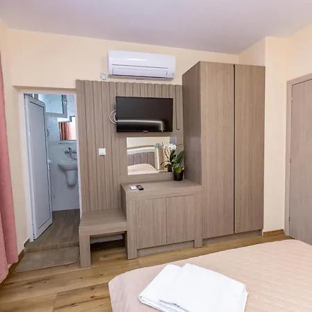 Къща за гости Family Ambrozia 2*